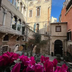 Corte Del Doge Di Rialto , Venice Italy